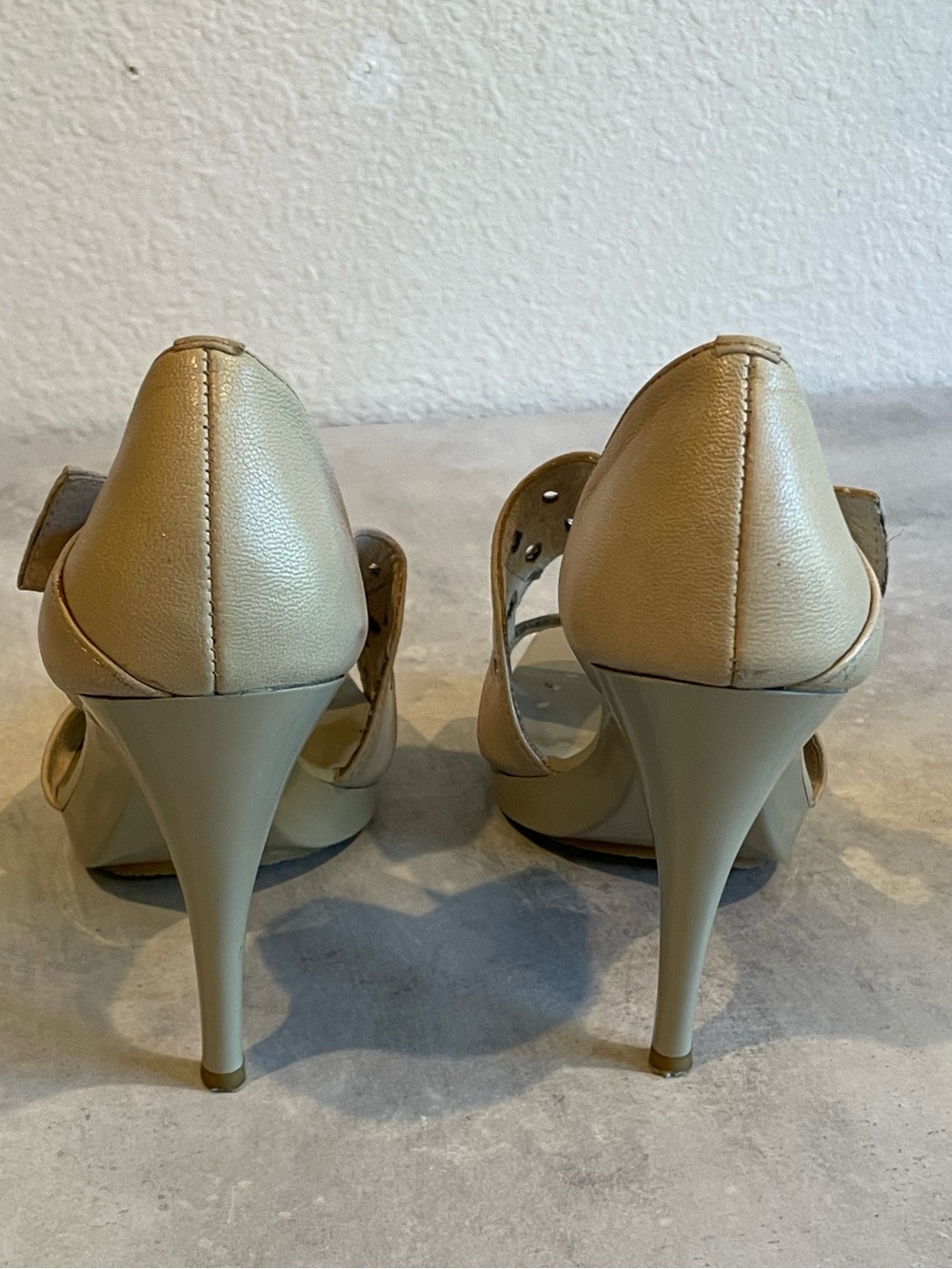 Michael kors beige leather heels - Picture 6 of 6